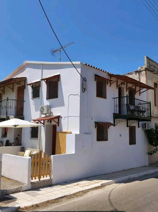 Nikόla's House * Mourniai