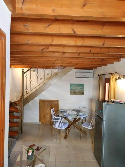 Nikόla's House *