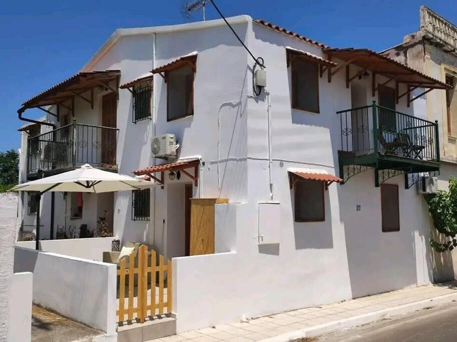 Nikόla's House Hébergement de vacances Mourniaí