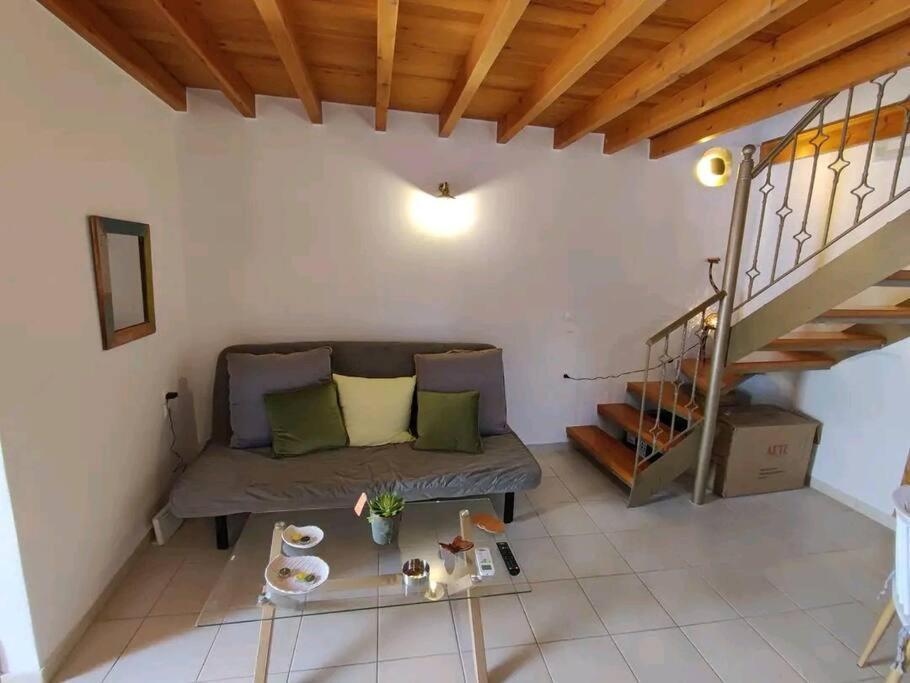 Nikόla's House *